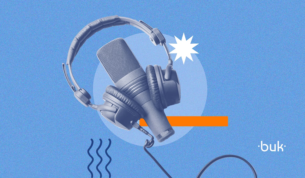 Imagen de un micrófono y unos audífonos en alusión al auge del podcast