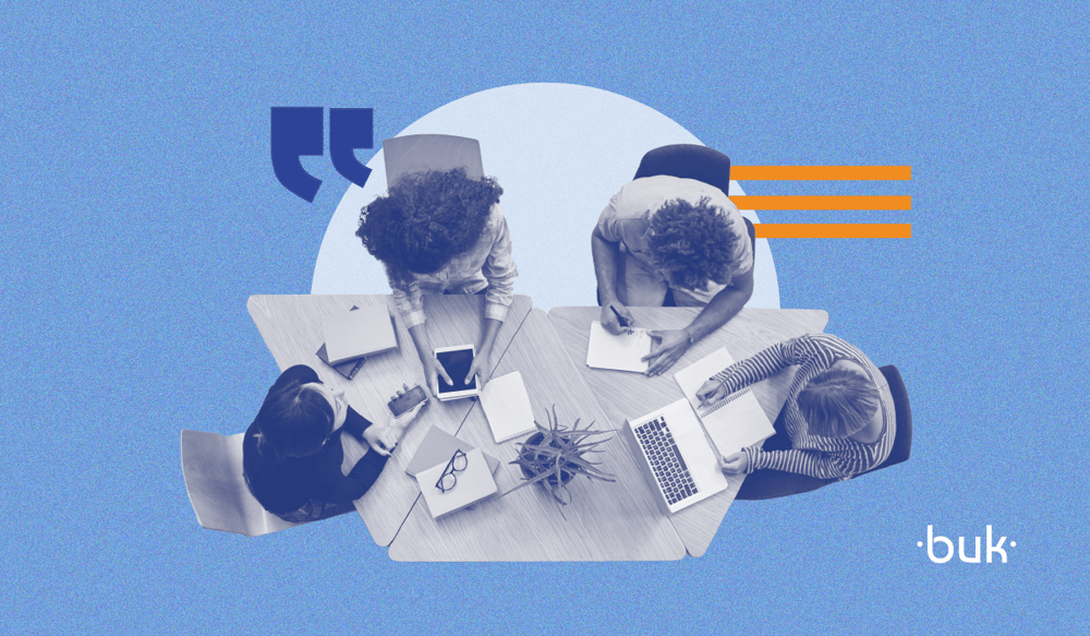 Imagen que muestra desde arriba a un grupo de personas trabajando en alusión a people analytics