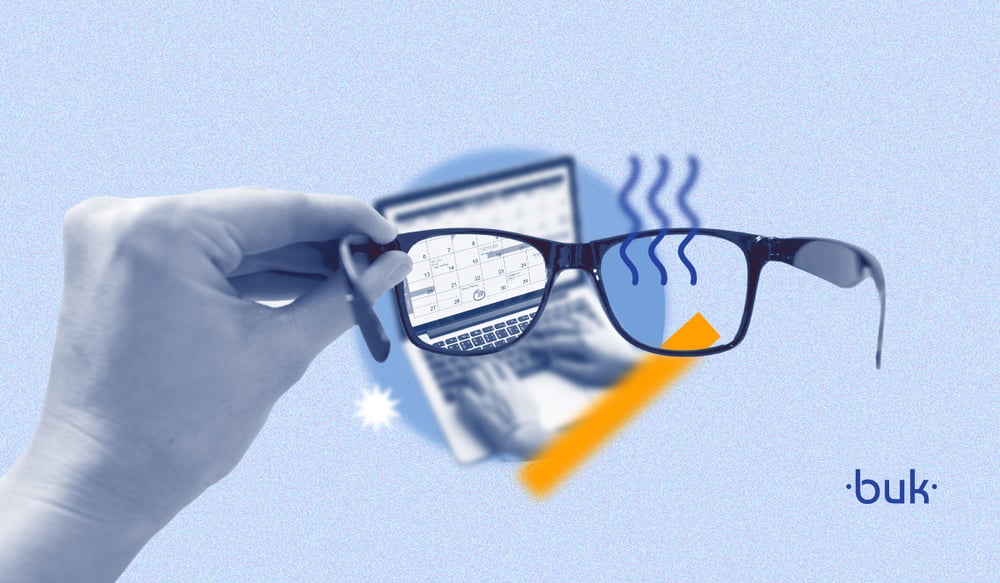 Imagen que muestra unos lentes y destrás de ellos un computador, en alusión a la fatiga visual en el teletrabajo