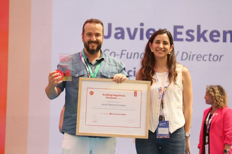<span id=hs_cos_wrapper_name class=hs_cos_wrapper hs_cos_wrapper_meta_field hs_cos_wrapper_type_text style= data-hs-cos-general-type=meta_field data-hs-cos-type=text Reconocimiento laboral: Qué es y cómo construir una cultura que lo sostenga