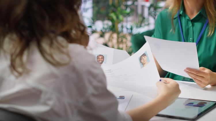 <span id=hs_cos_wrapper_name class=hs_cos_wrapper hs_cos_wrapper_meta_field hs_cos_wrapper_type_text style= data-hs-cos-general-type=meta_field data-hs-cos-type=text Búsqueda de empleo posvacaciones: qué motiva a cambiar de trabajo