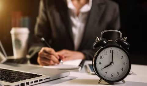Jornada laboral de 52 horas: Qué propone el Gobierno de Kast - imagen destacada