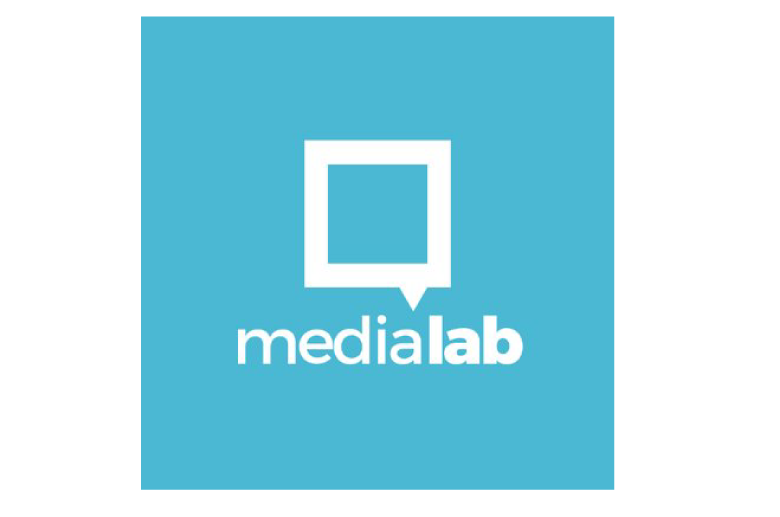 Logo de Medialab, cliente de consultoría de Buk Perú.