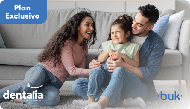 Familia sonriendo